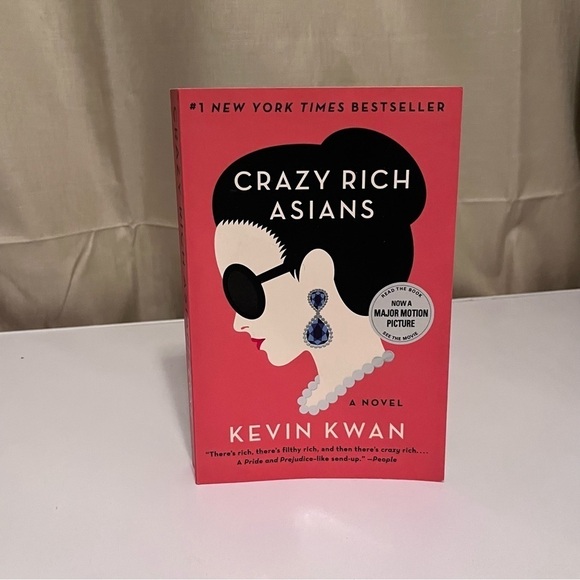 Crazy Rich Asians Softcover Book by Kevin Kwan - Picture 2 of 4